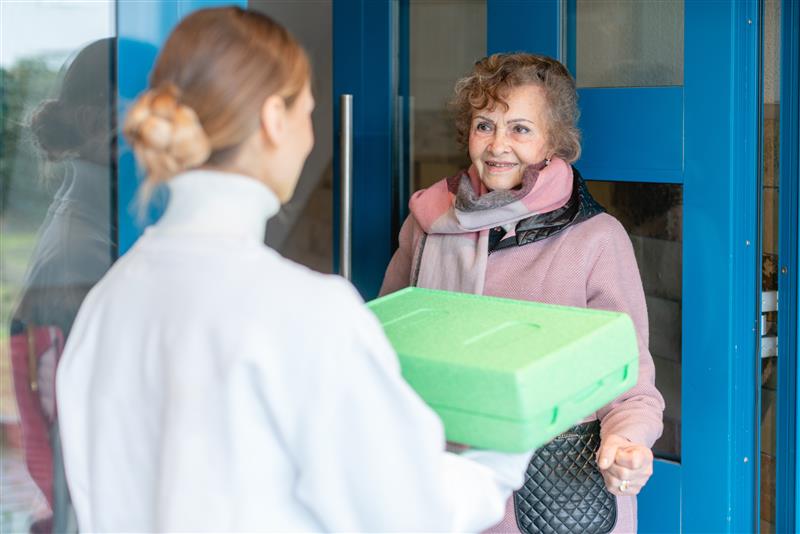 Mitzvah Meals Brings Food, Warmth, and Connection to Medical Visitors 